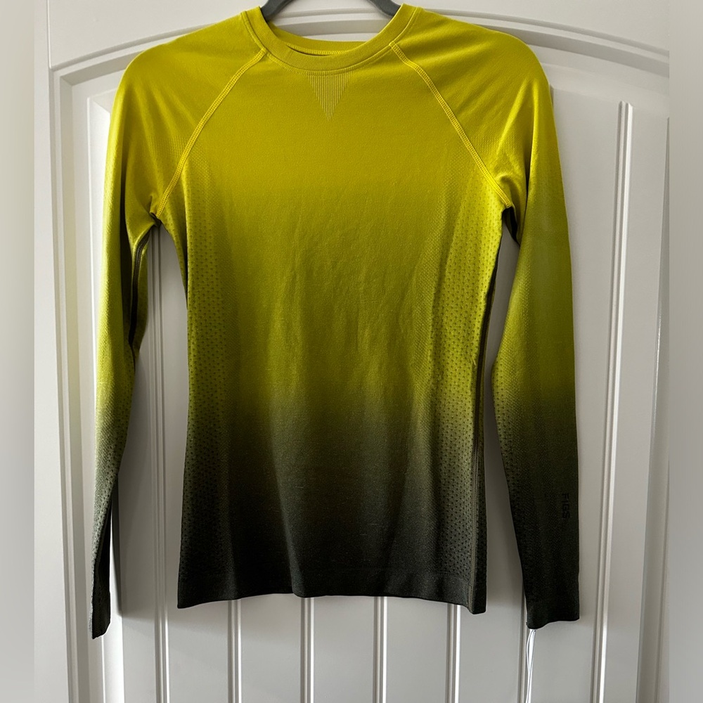 FIGS Ombre Limeade Salta Seamless Longsleeve Underscrub